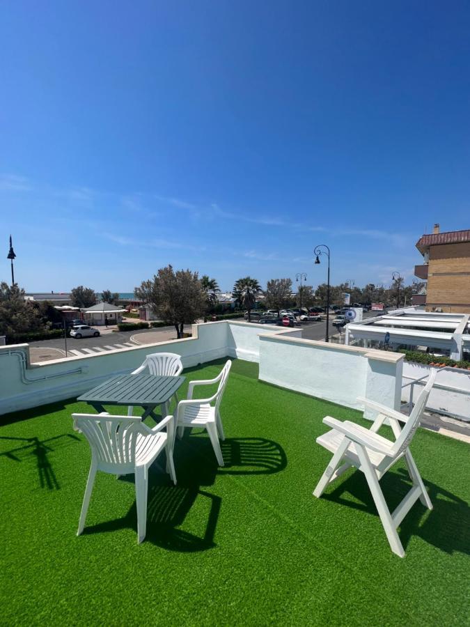 Villa Pisola Fiumicino Airport - Seafront Luaran gambar